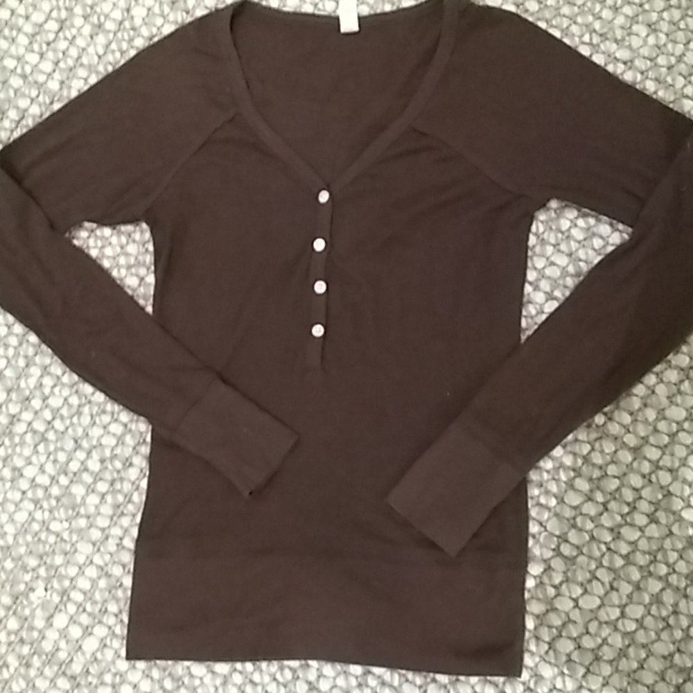 Brown long-sleeved henley